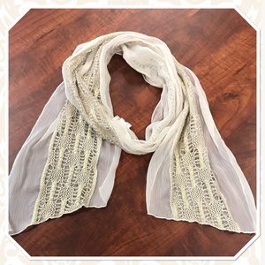 Chico’s NWOT Light Tan & Gold Crochet Scarf
